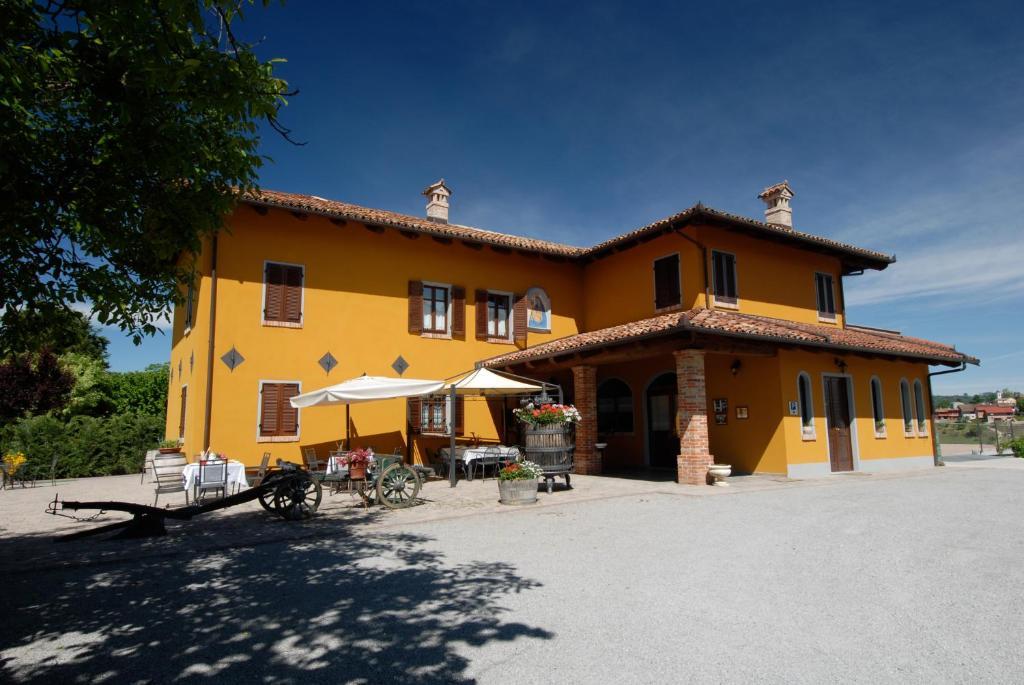 Agriturismo Ca' Brusa Monforte dʼAlba Exterior foto